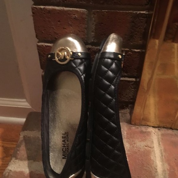 Gold and black shoe will take 350 or a lower - Picture 2 of 3